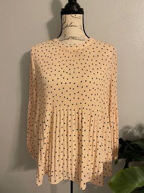 Adrianna Papell Pleated Polka Dot Flowy Blouse Size M Beige Black Long Sleeve